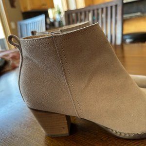 Land's End Harris Suede Ankle Bootie Beige Size 8